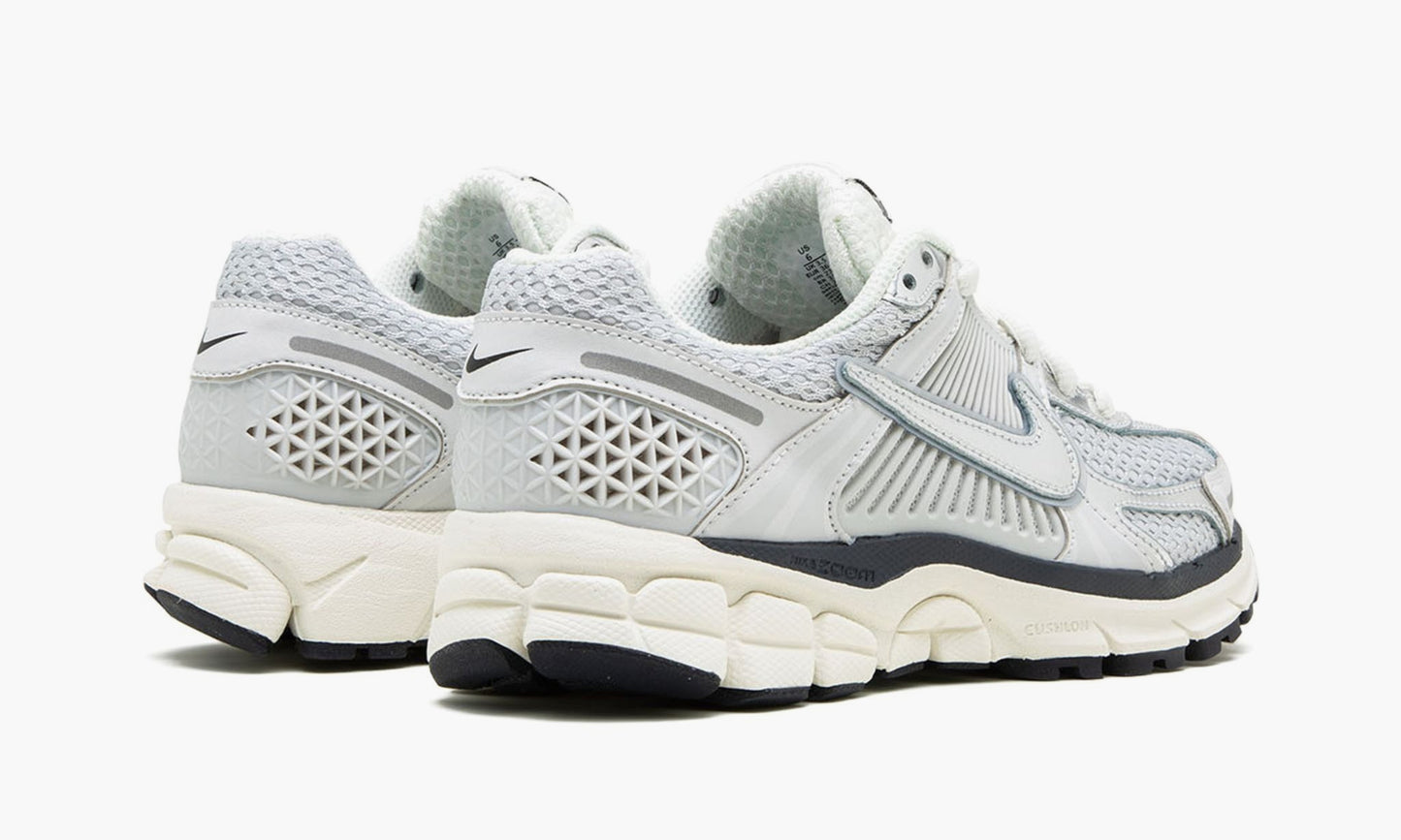 Nike Zoom Vomero 5 WMNS «Photon Dust Metallic Silver» - FD0884 025 | Grailshop