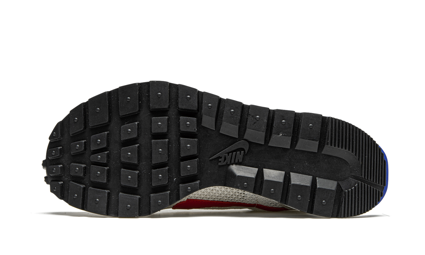 Sacai VaporWaffle "Sport Fuchsia” - CV1363 100 | Grailshop