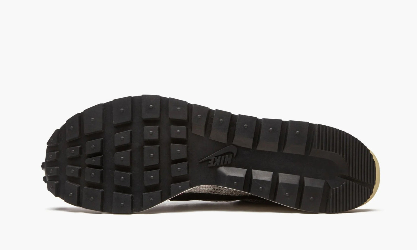 Sacai VaporWaffle «Villain Red» - DD3035 200 | Grailshop