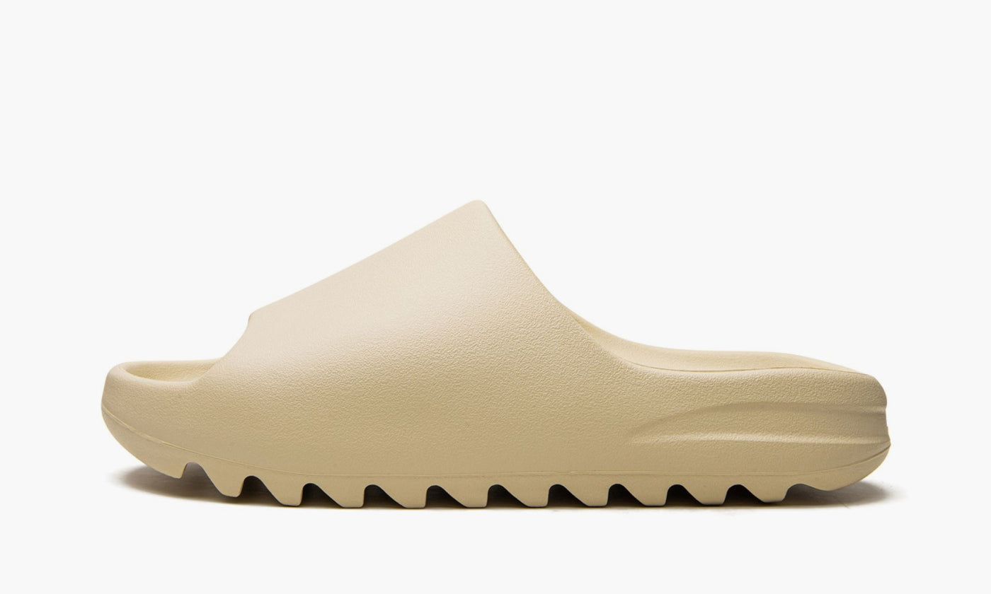 Yeezy Slide "Bone Restock" - FZ5897 | Grailshop