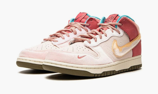 Dunk Mid “Social Status Free Lunch Strawberry Milk”