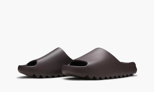 Yeezy Slides 'Soot' 2021 - GX6141 | Grailshop